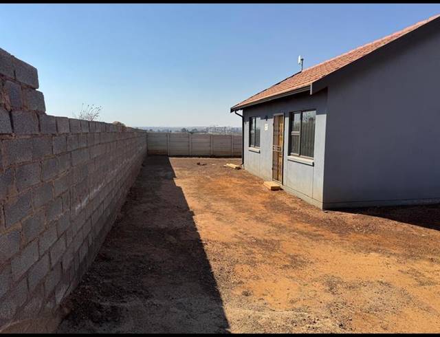 2 BEDROOM HOUSE FOR SALE IN MOHLAKENG